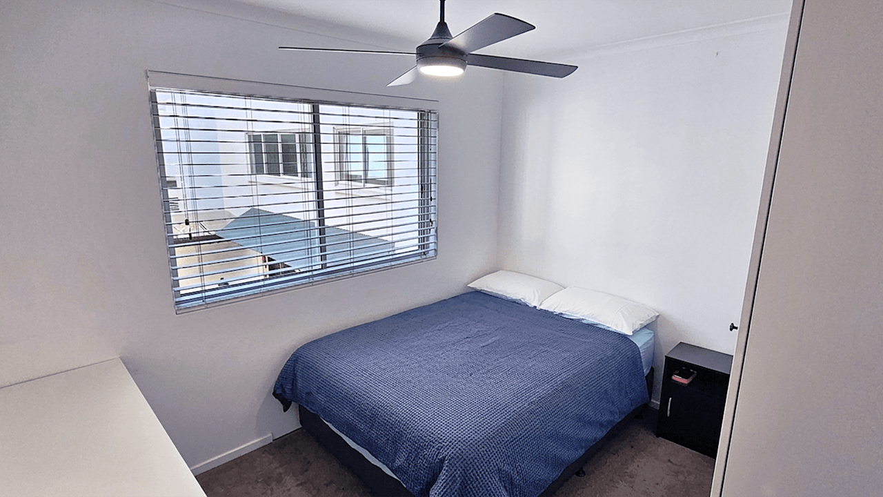 Furnished room in a flatshare