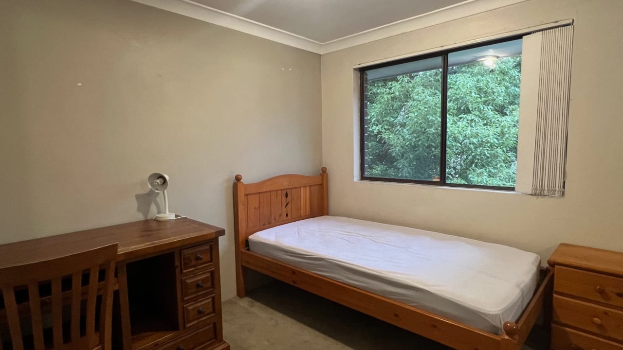 Furnished room in a flatshare