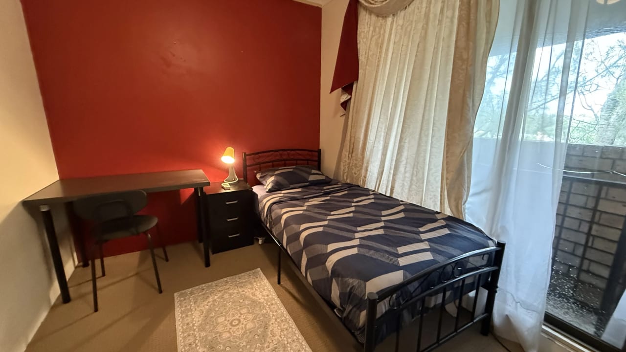 Furnished room in a flatshare