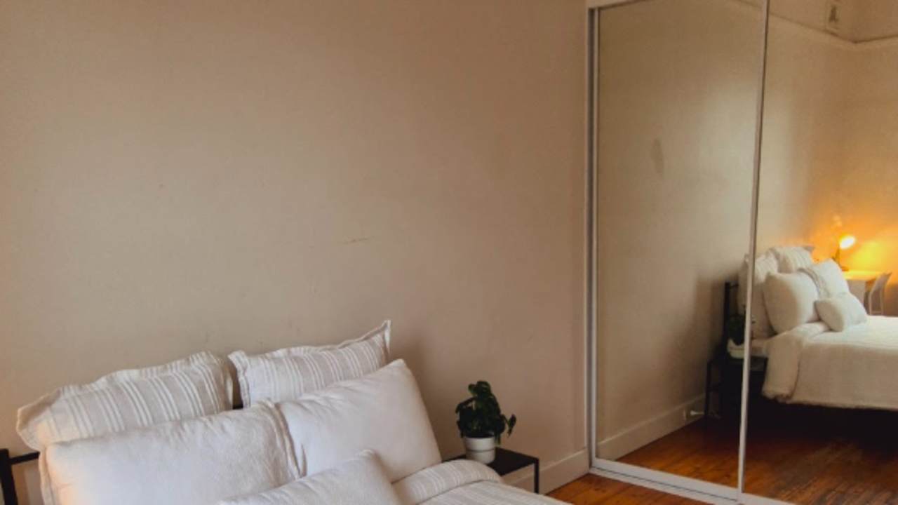 Furnished room in a share house