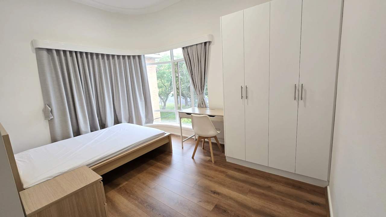 Furnished room in a flatshare