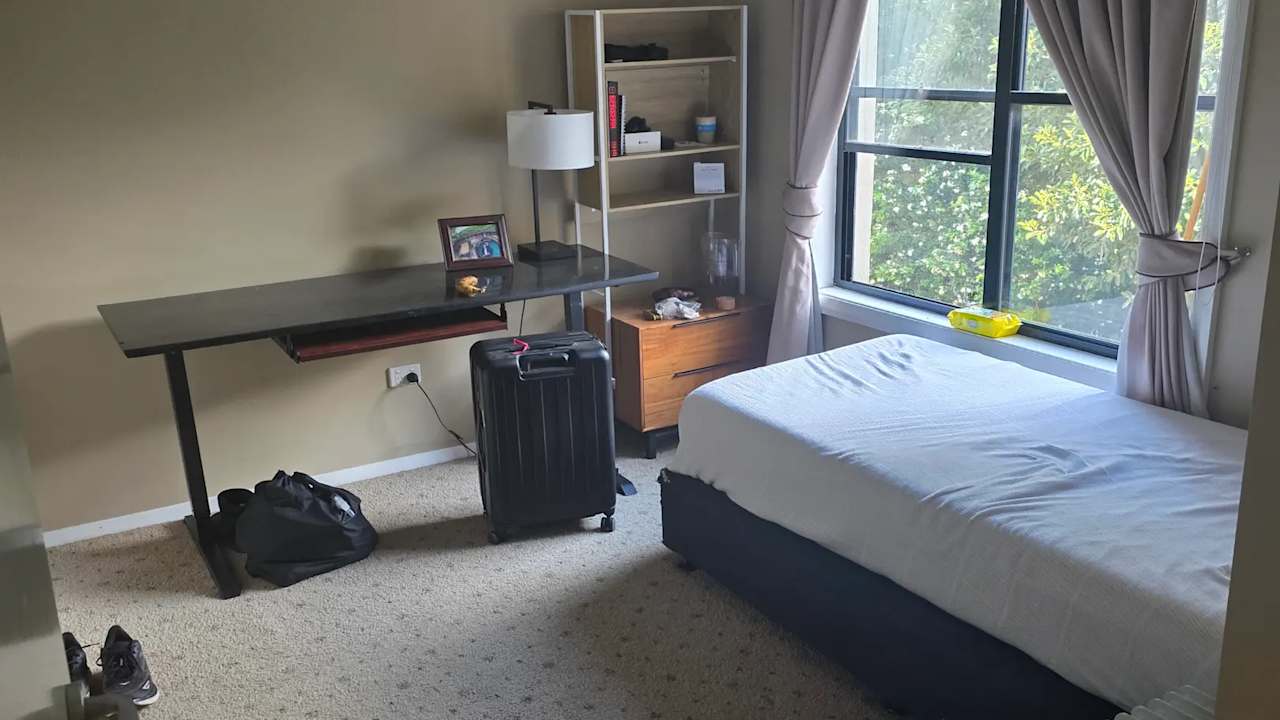 Unfurnished room in a flatshare