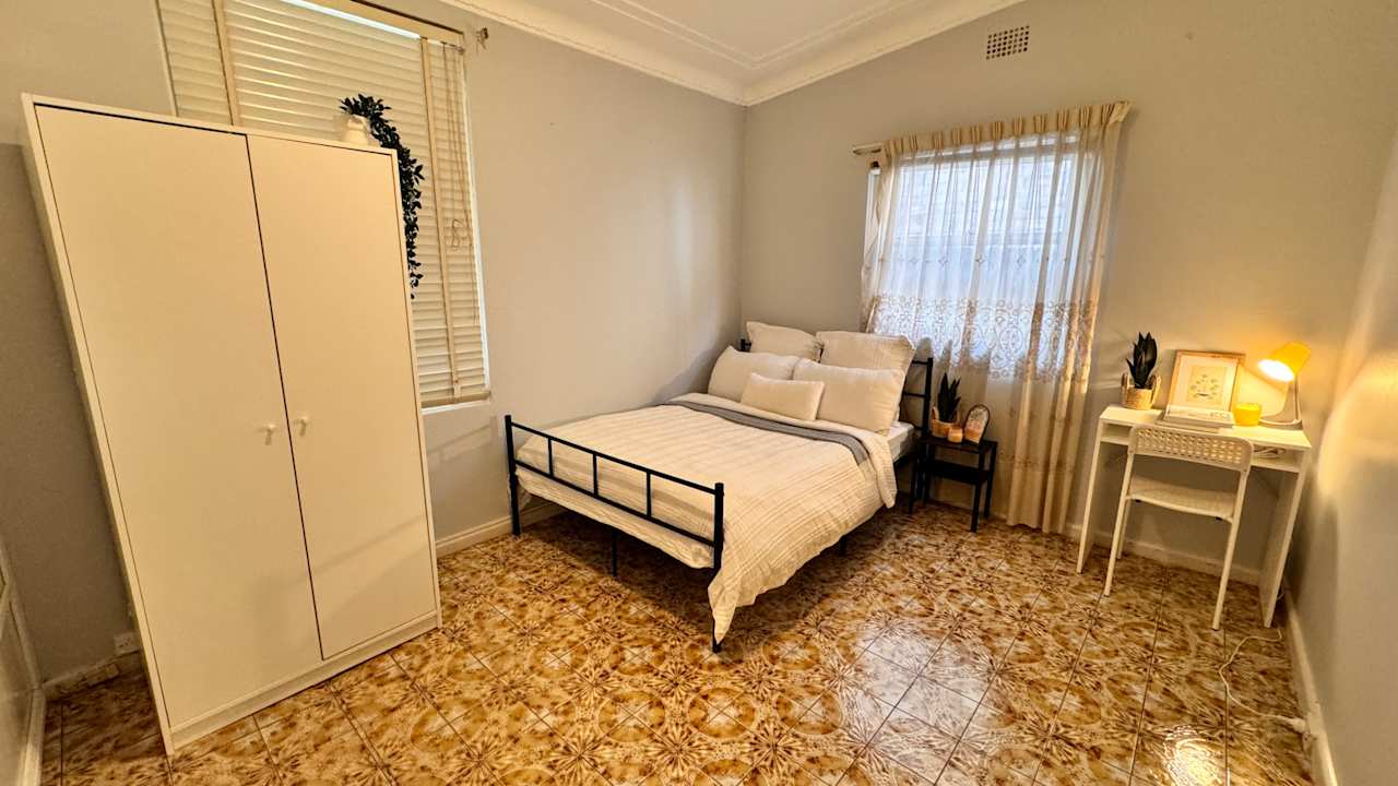 Furnished room in a flatshare