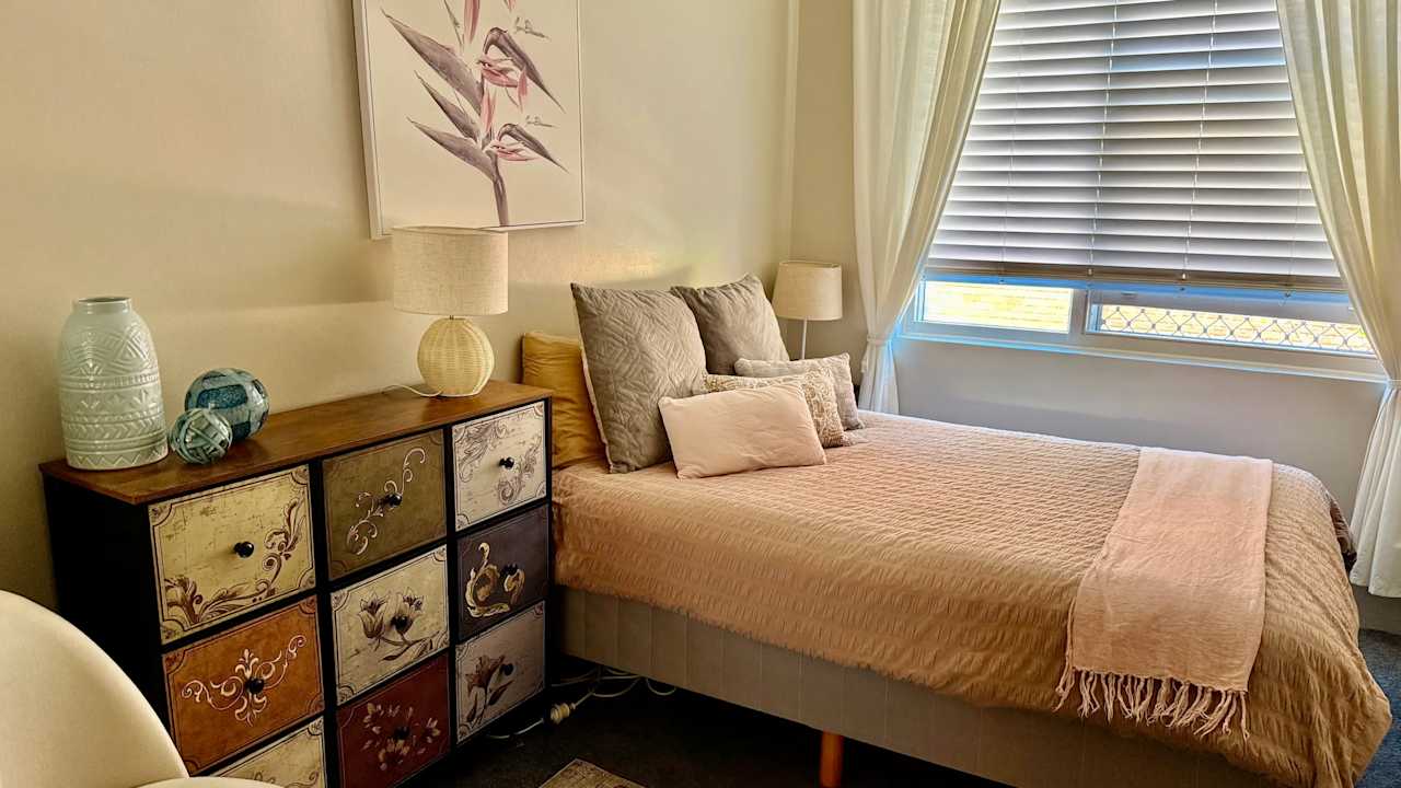 Furnished room in a flatshare
