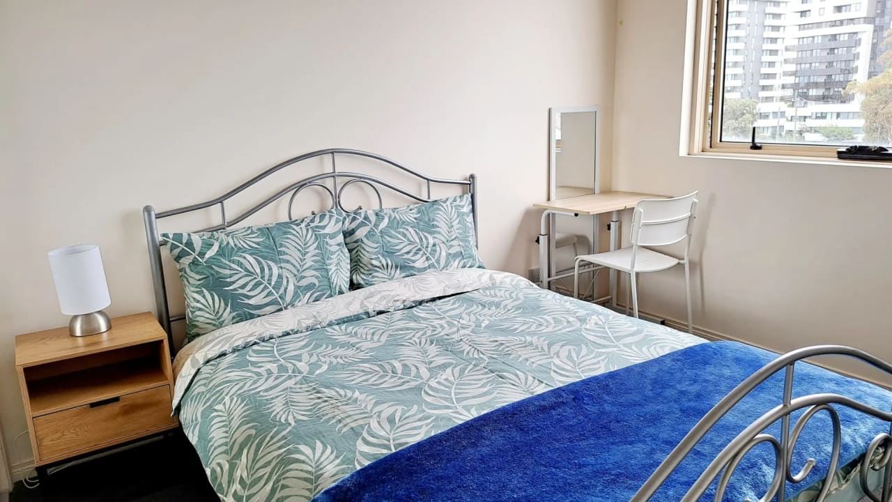 Furnished room in a flatshare