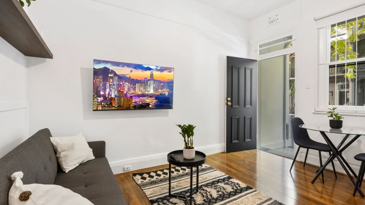 Whole property with 1 room for rent