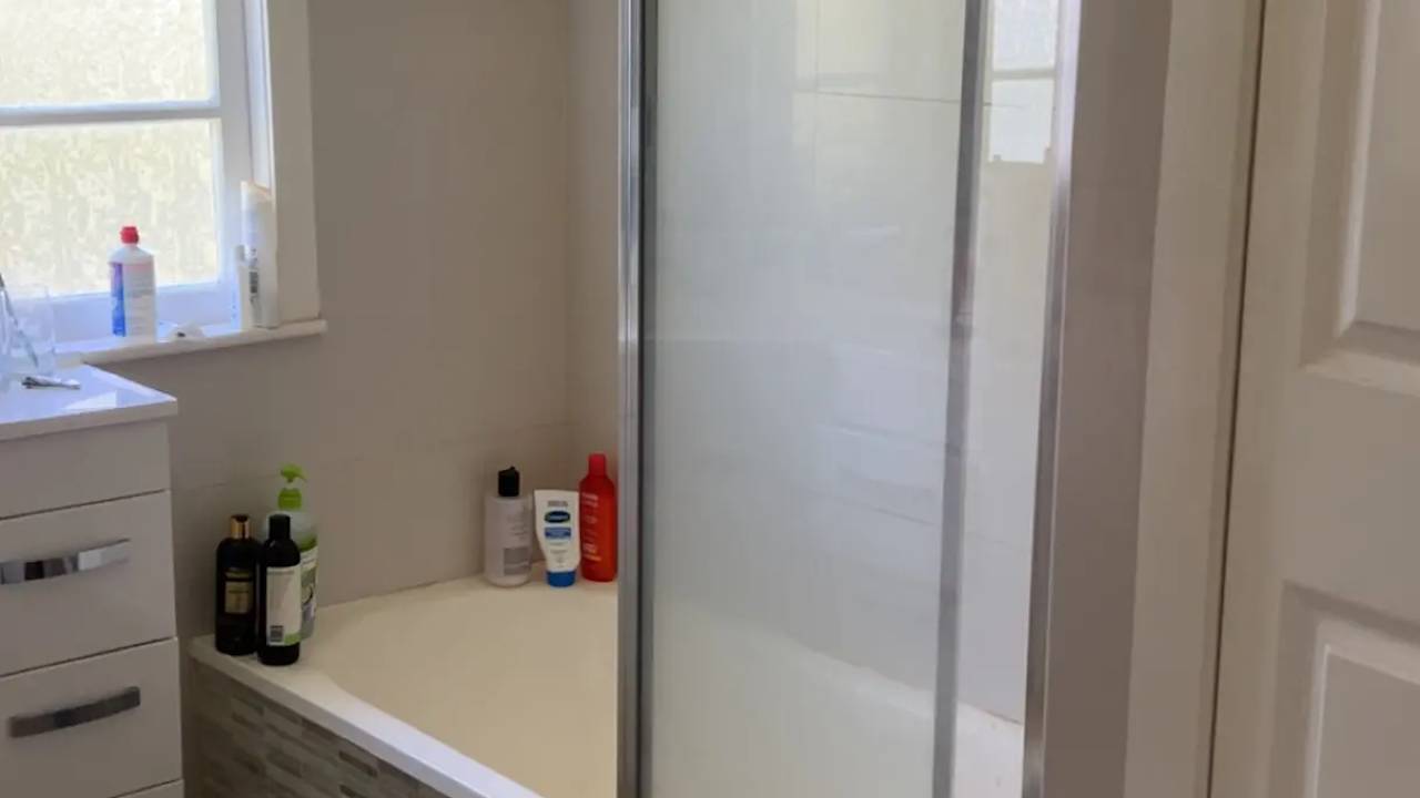 Room in a share house