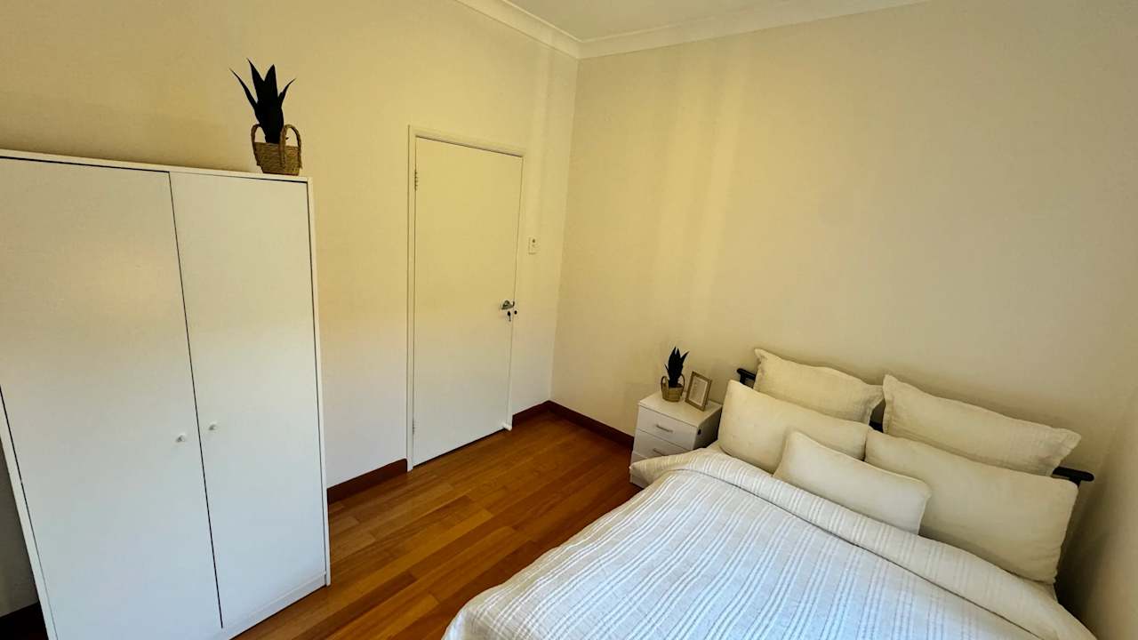 Furnished room in a flatshare