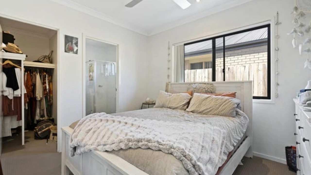 Unfurnished room with own bathroom