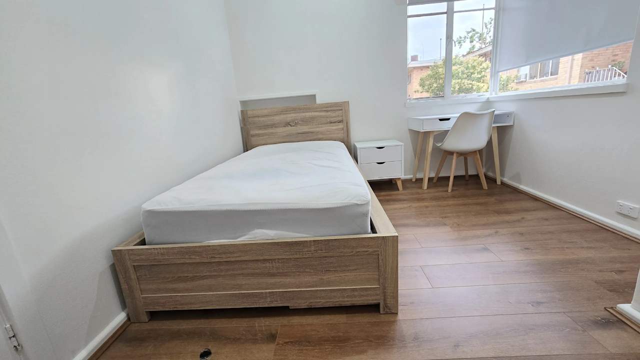 Furnished room in a flatshare