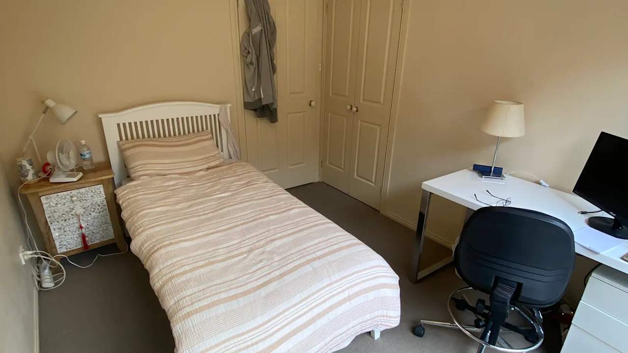 Furnished room in a flatshare