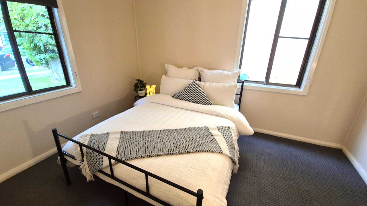 Furnished room in a flatshare