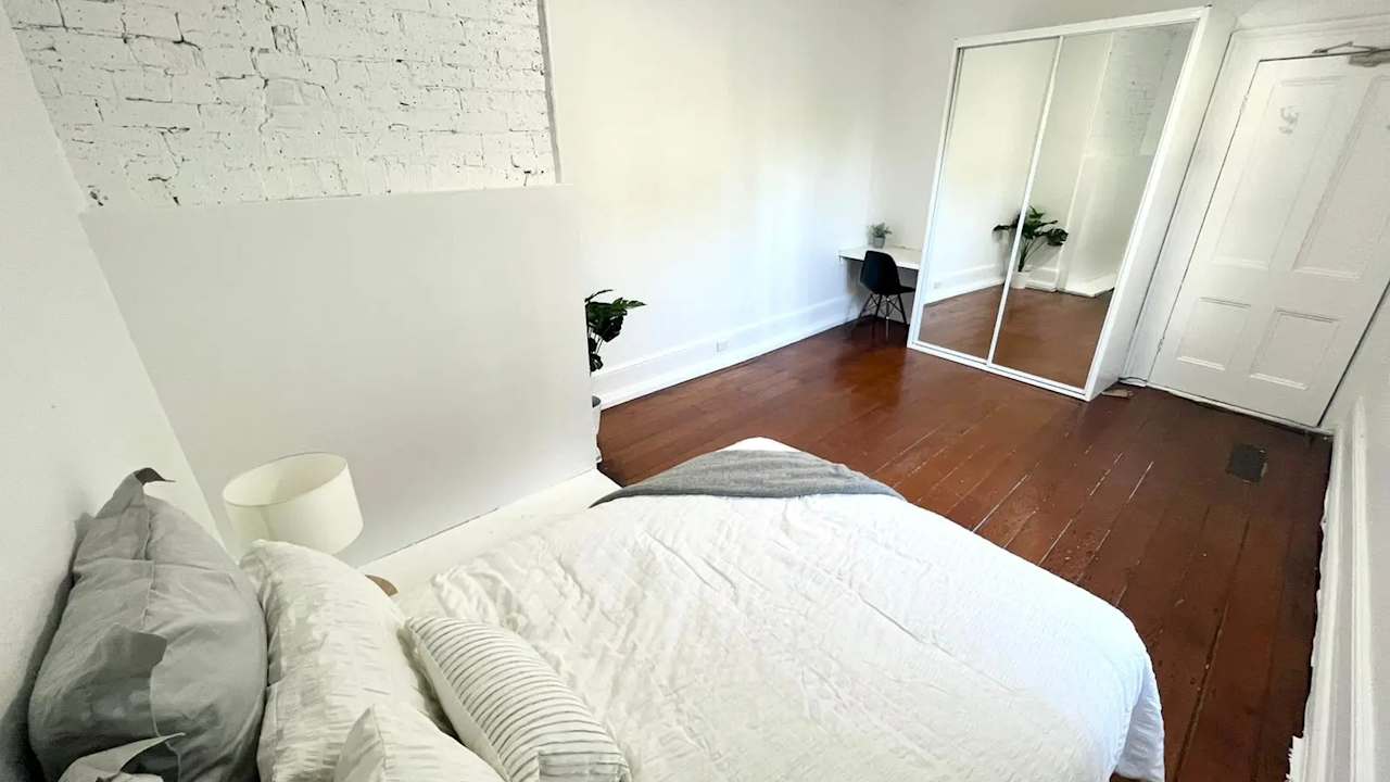 Room in a share house