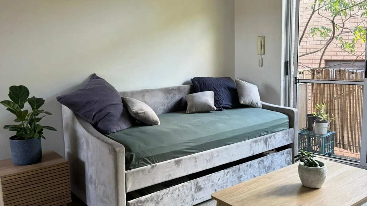 Furnished room in a flatshare