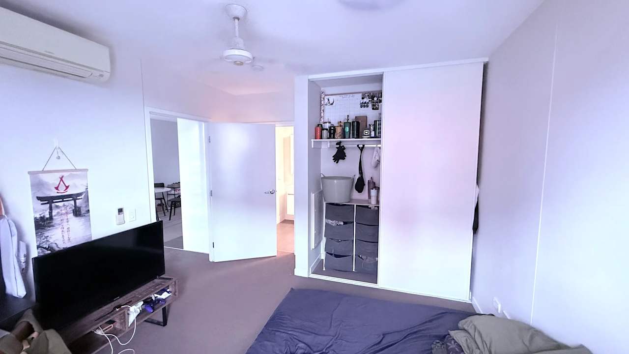 Unfurnished room with ensuite in a flatshare
