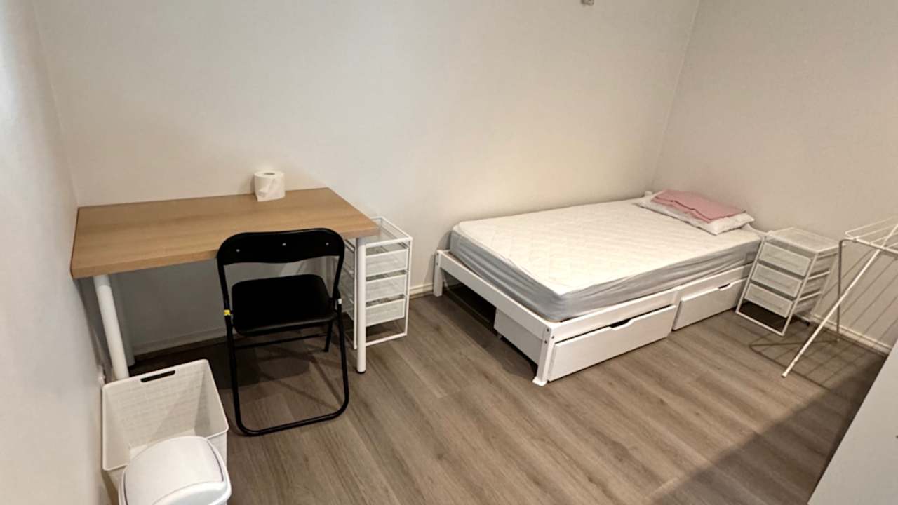 Furnished room in a share house