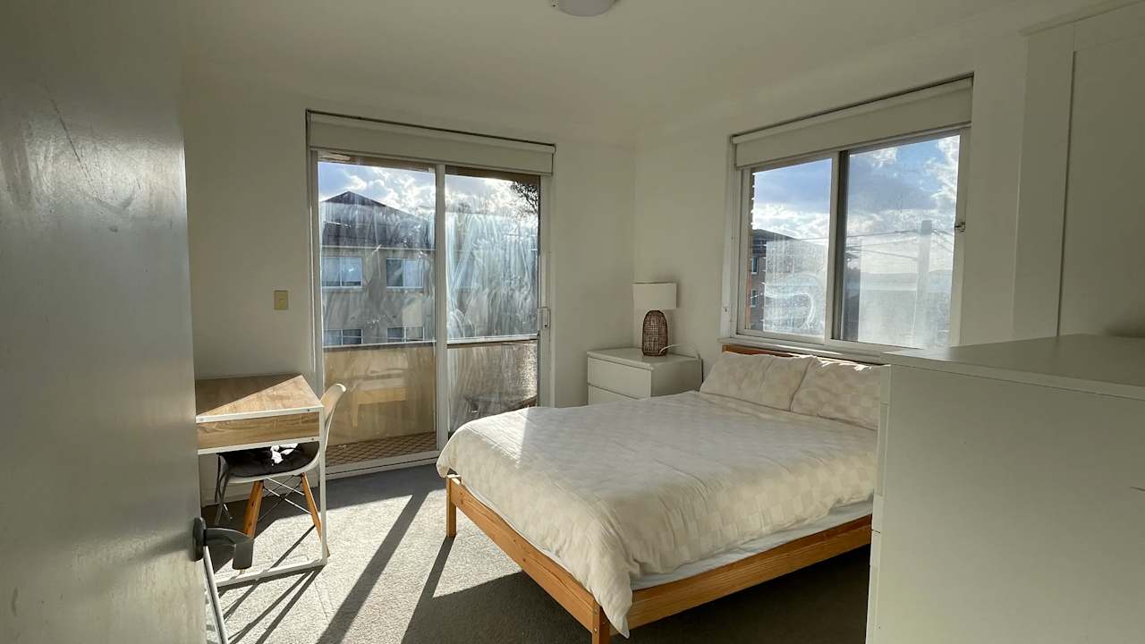 Furnished room in a flatshare