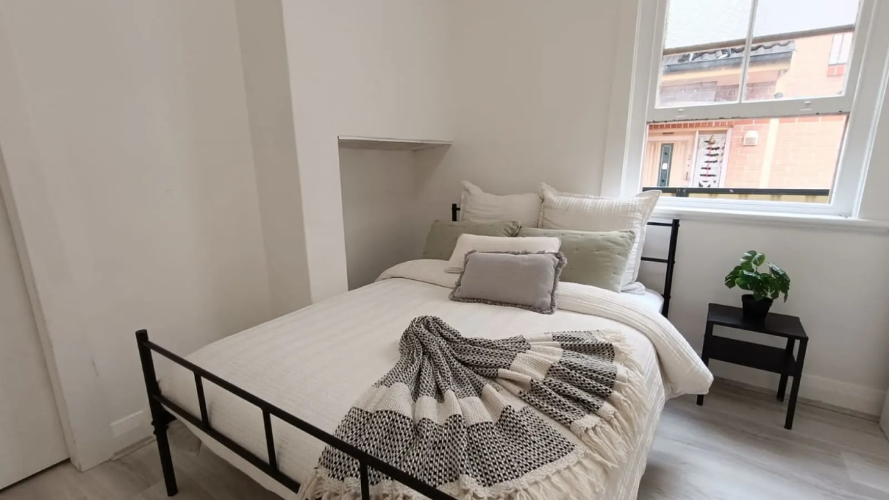 Furnished room in a share house
