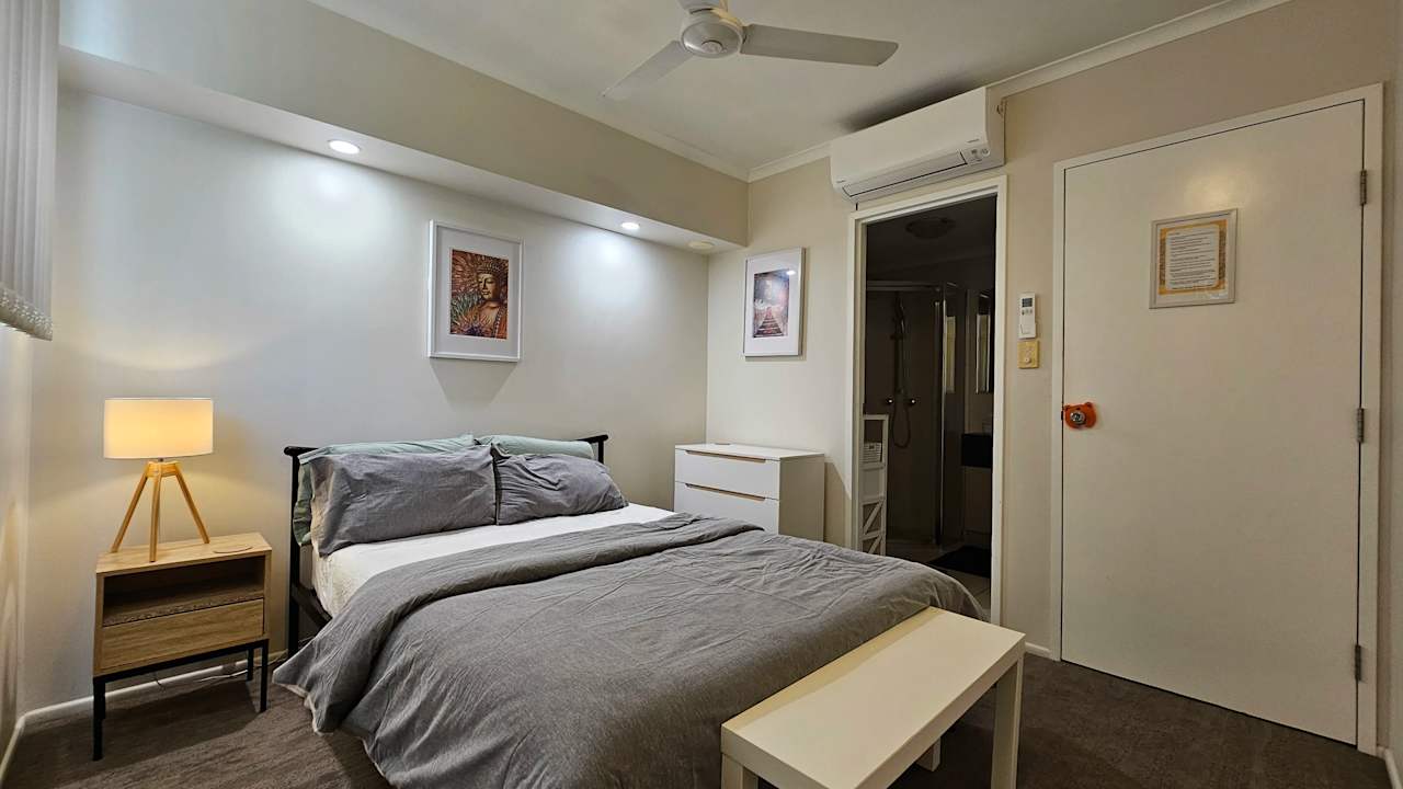 Furnished room with ensuite in a flatshare