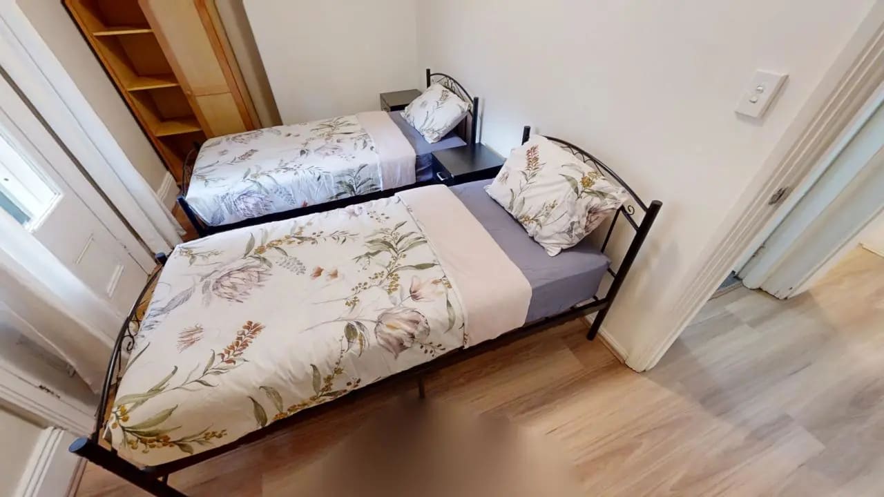Furnished room in a flatshare
