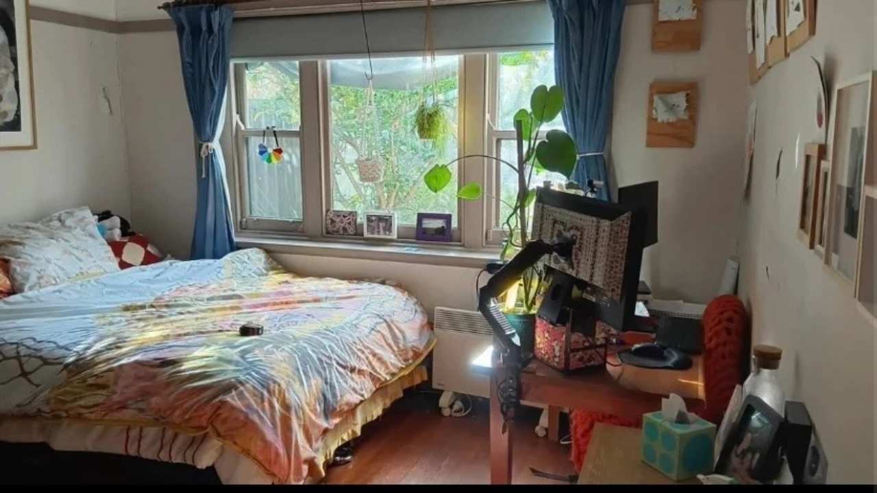 Room in a share house