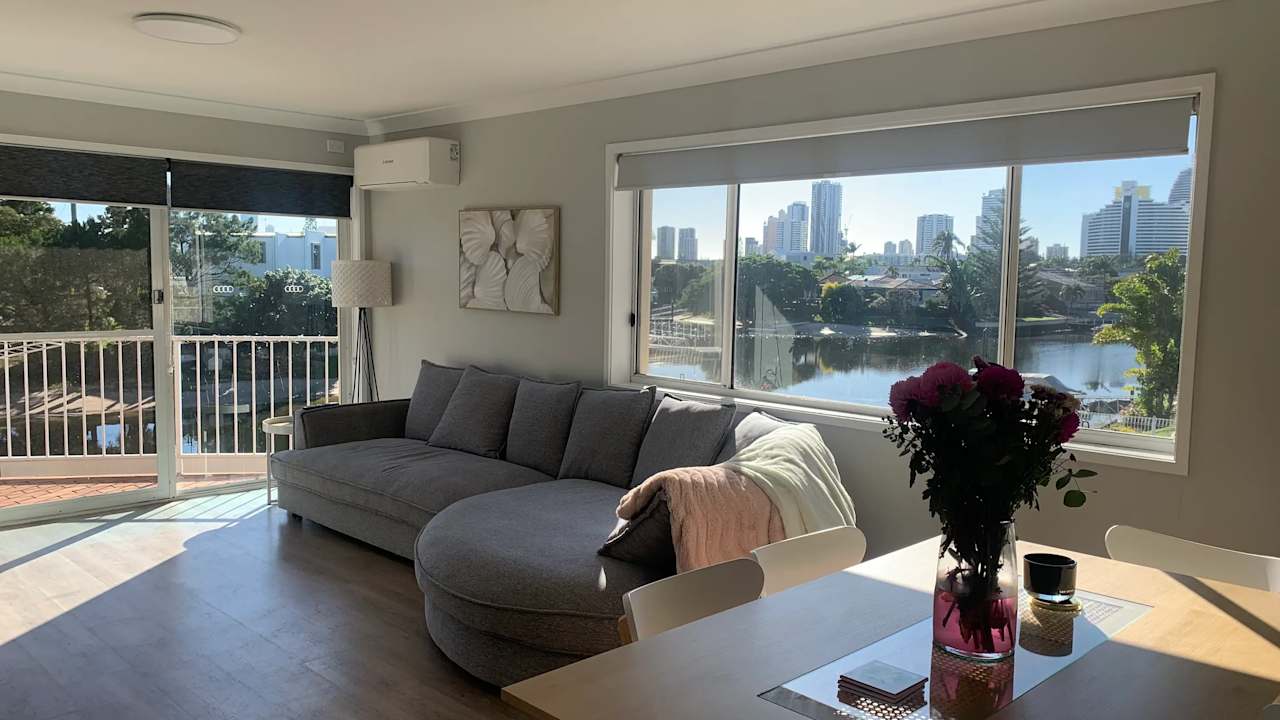 Furnished room in a flatshare