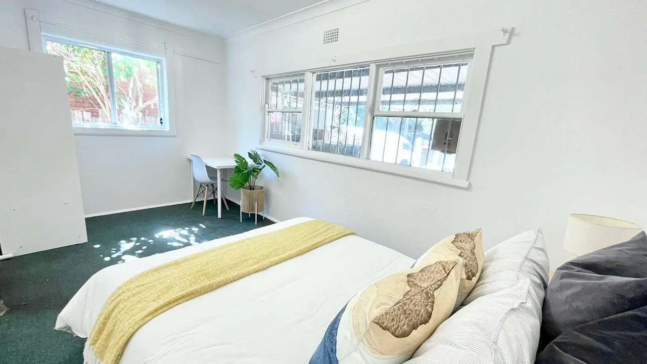 Room in a share house