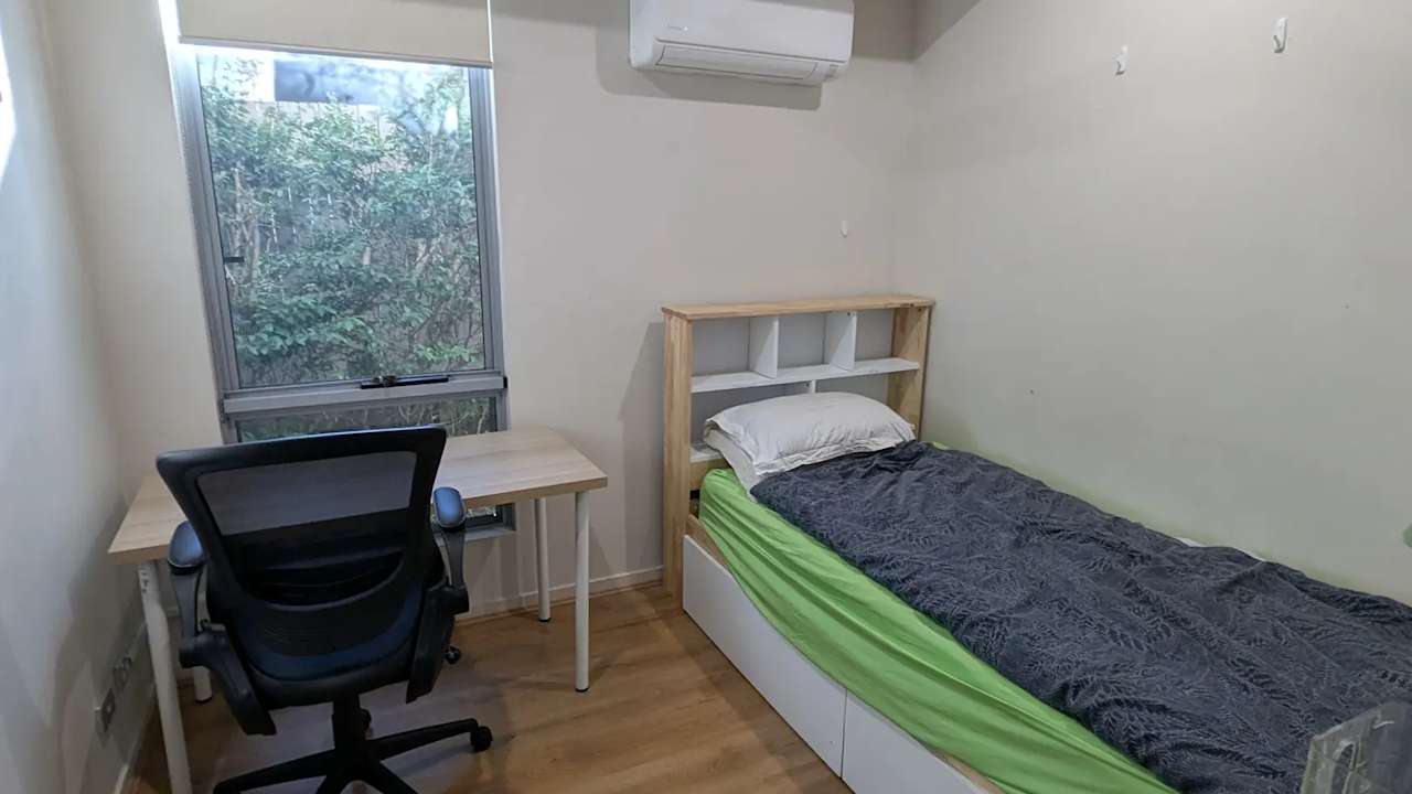 Furnished room in a flatshare