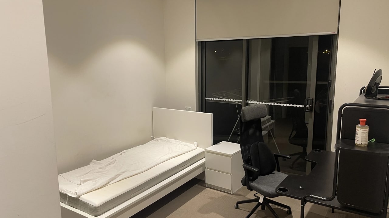 Furnished room with ensuite in a flatshare