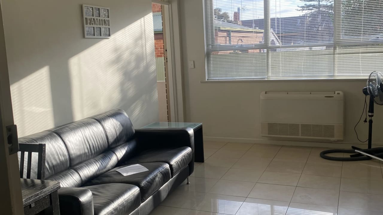 Furnished room in a flatshare