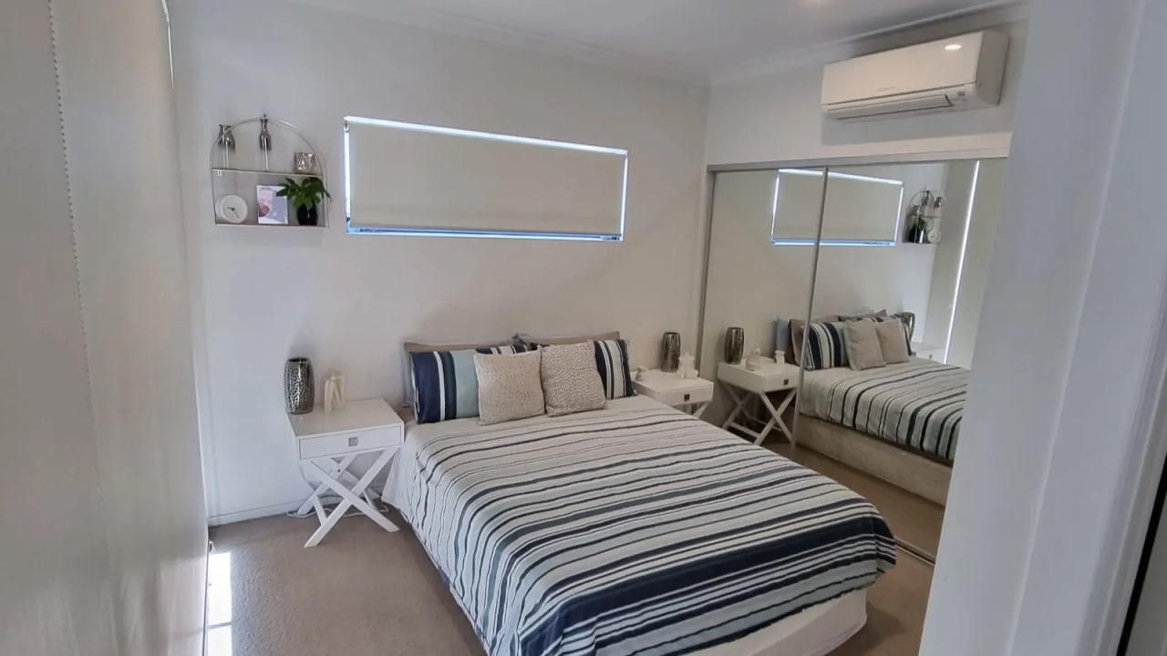 Furnished room with ensuite in a flatshare