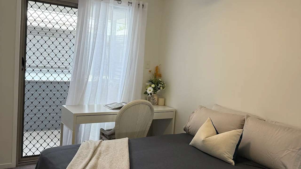 Furnished room in a flatshare