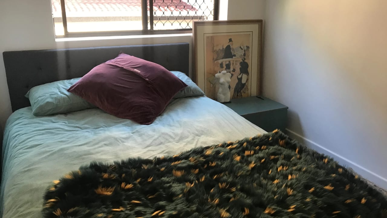 Furnished room in a flatshare