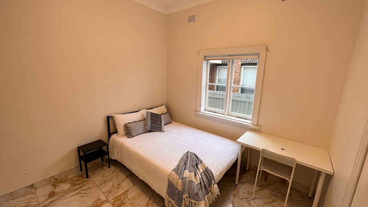 Furnished room in a flatshare