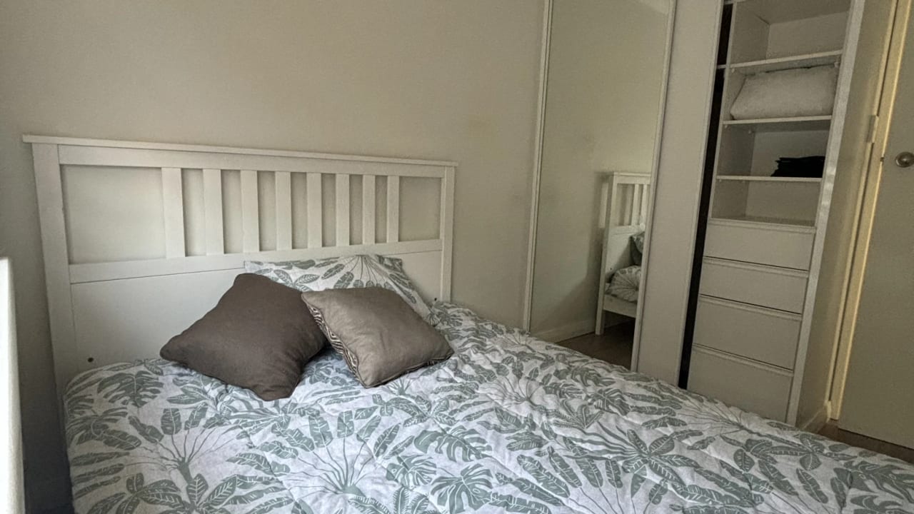 Furnished room in a flatshare