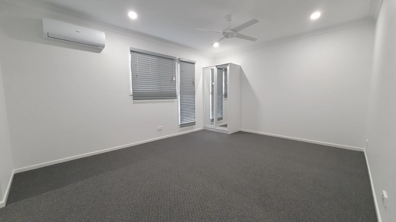 Unfurnished room studio flat for rent