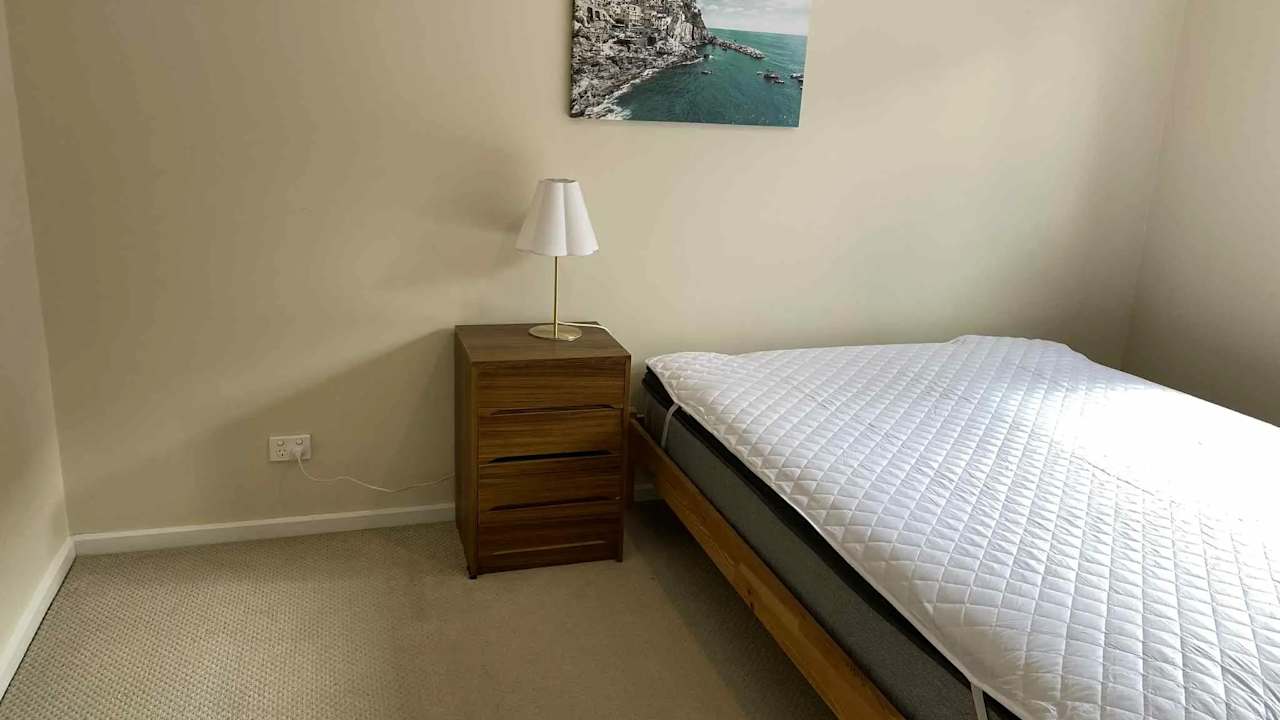Room in a share house