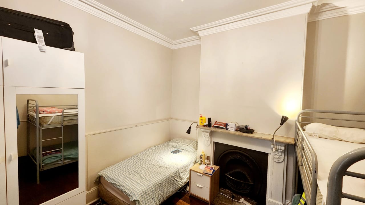 Furnished room in a share house