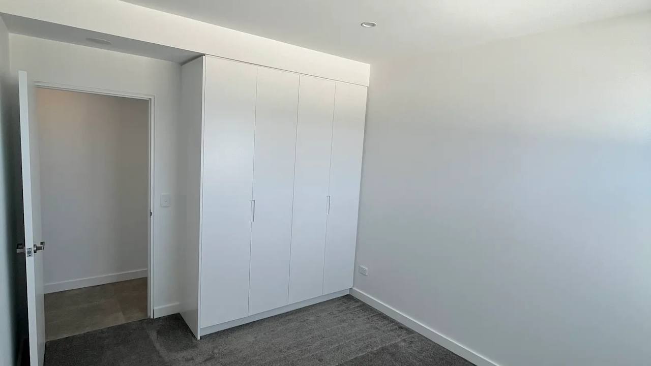 Unfurnished room with own bathroom