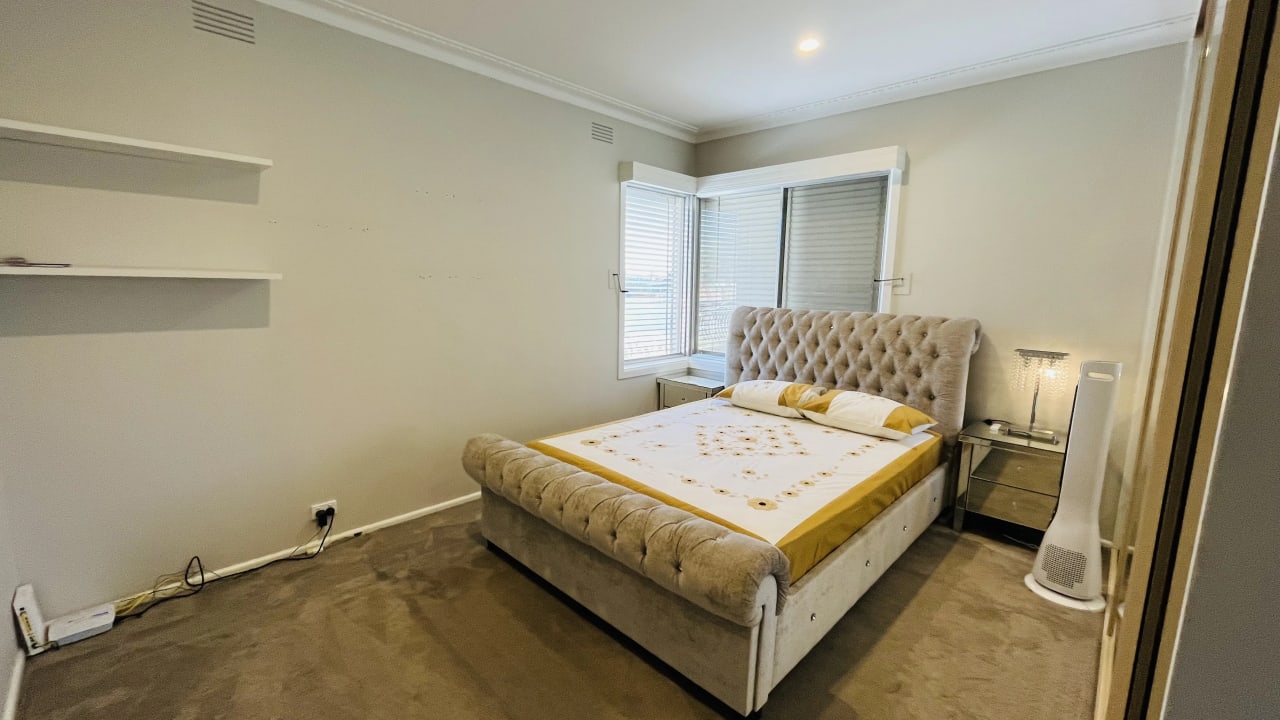 Furnished room in a share house