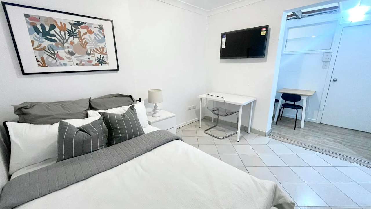 Room studio flat for rent