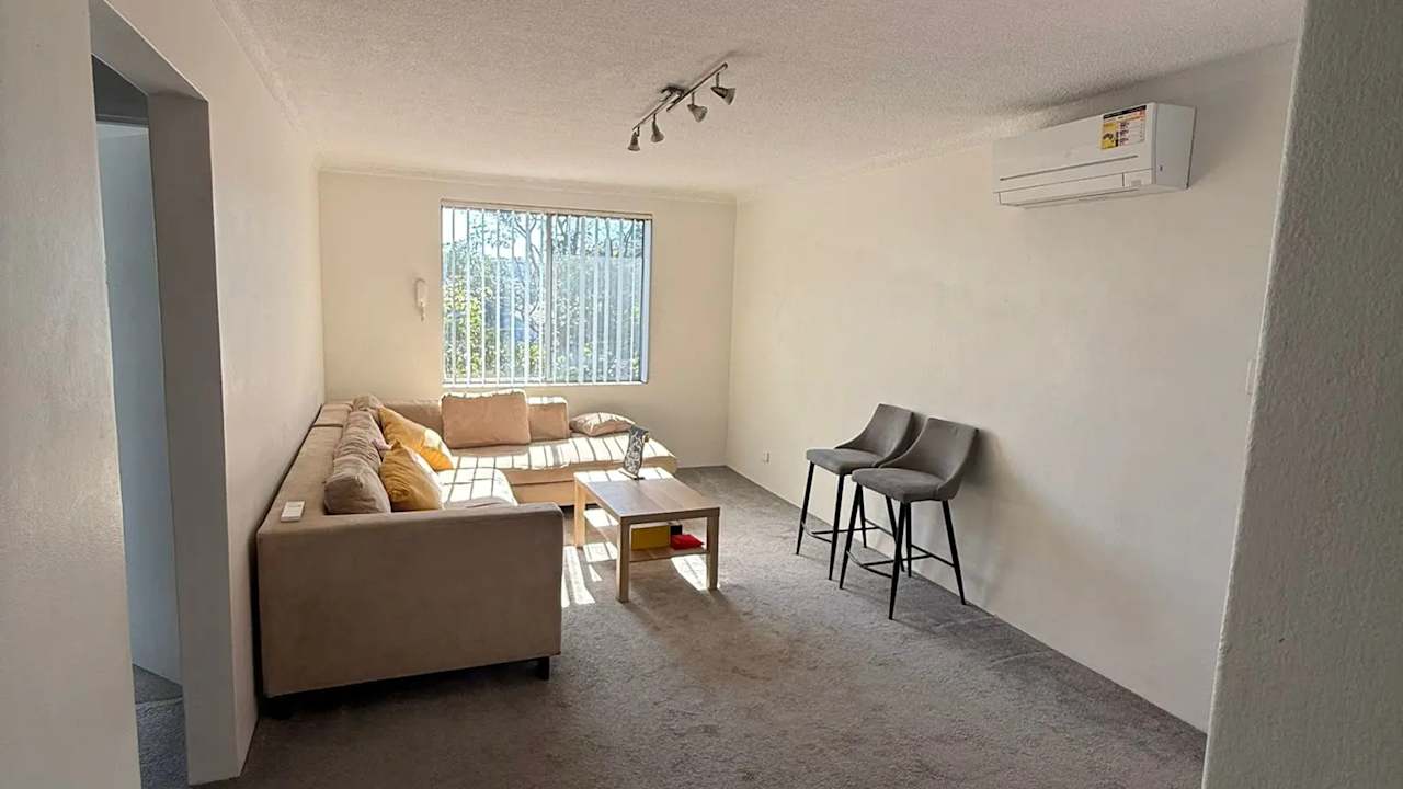 Furnished room in a share house