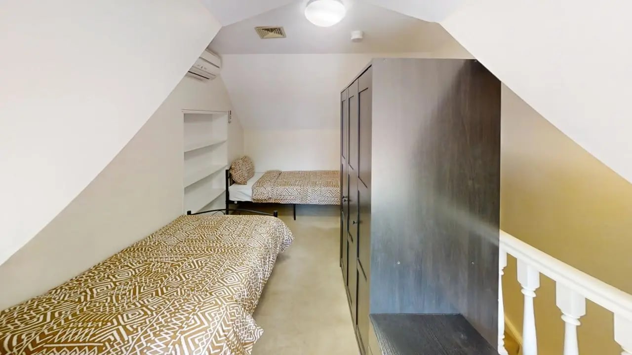Furnished room in a share house