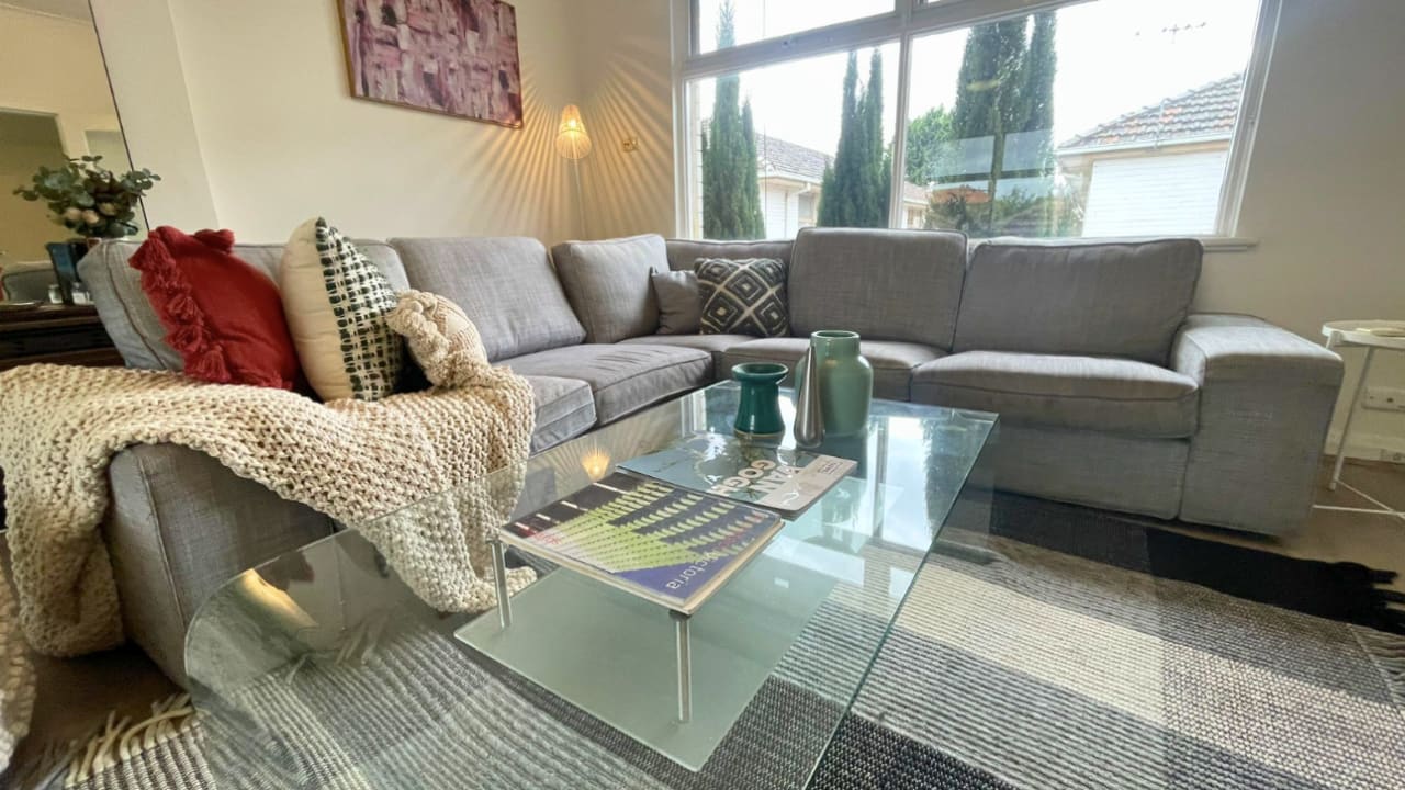 Furnished room in a flatshare