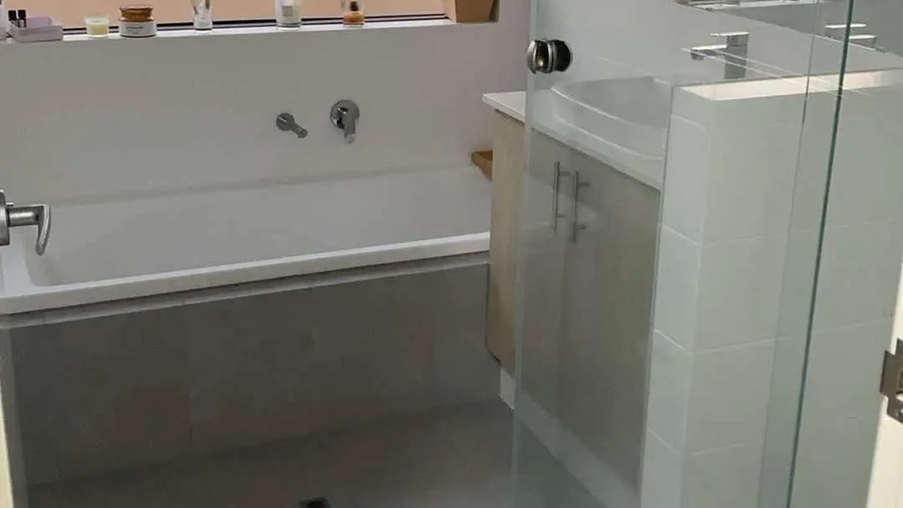 Unfurnished room with own bathroom