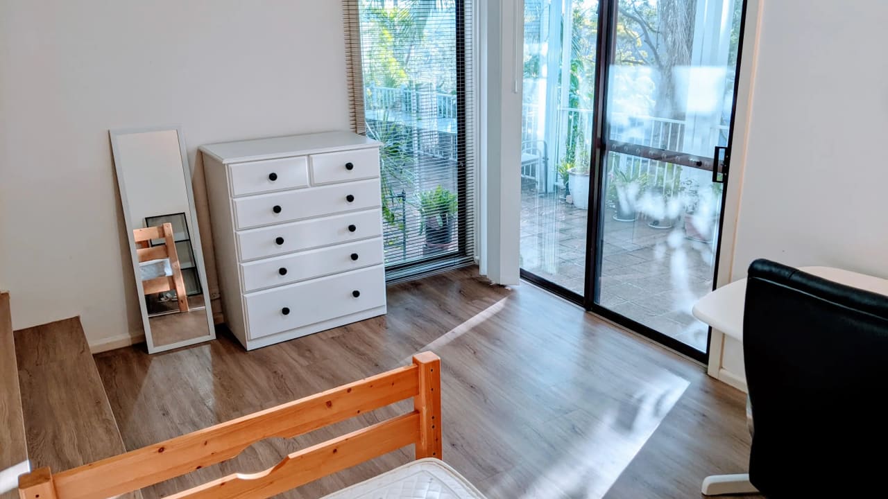 Room in a share house