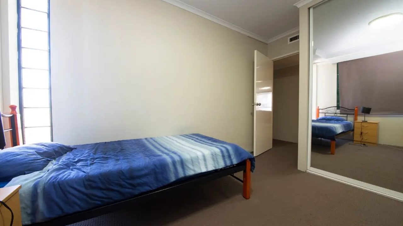 Furnished room in a flatshare