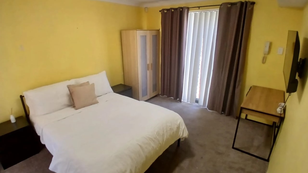 Furnished room in a share house