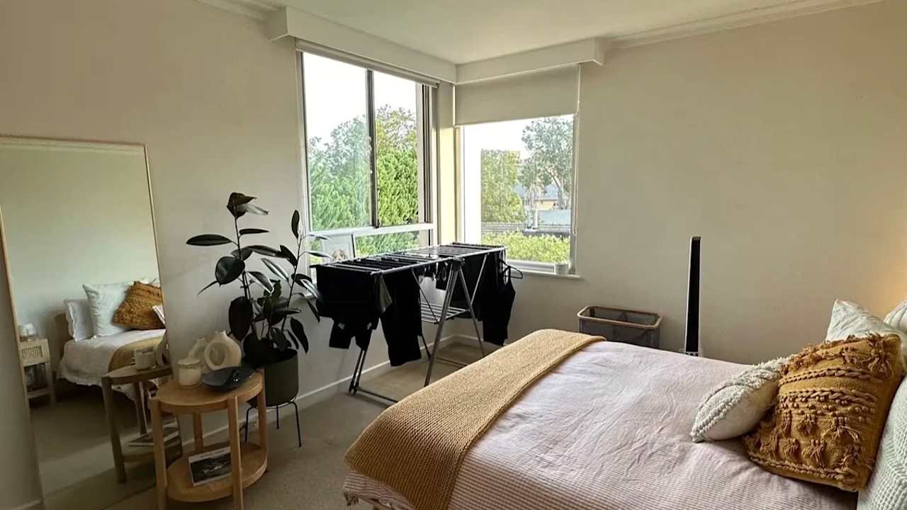 Unfurnished room in a flatshare