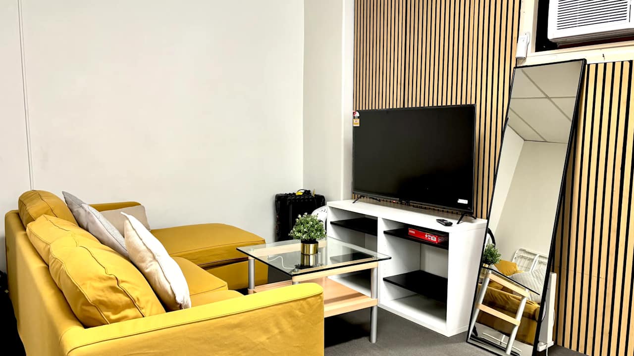 Furnished room in a flatshare